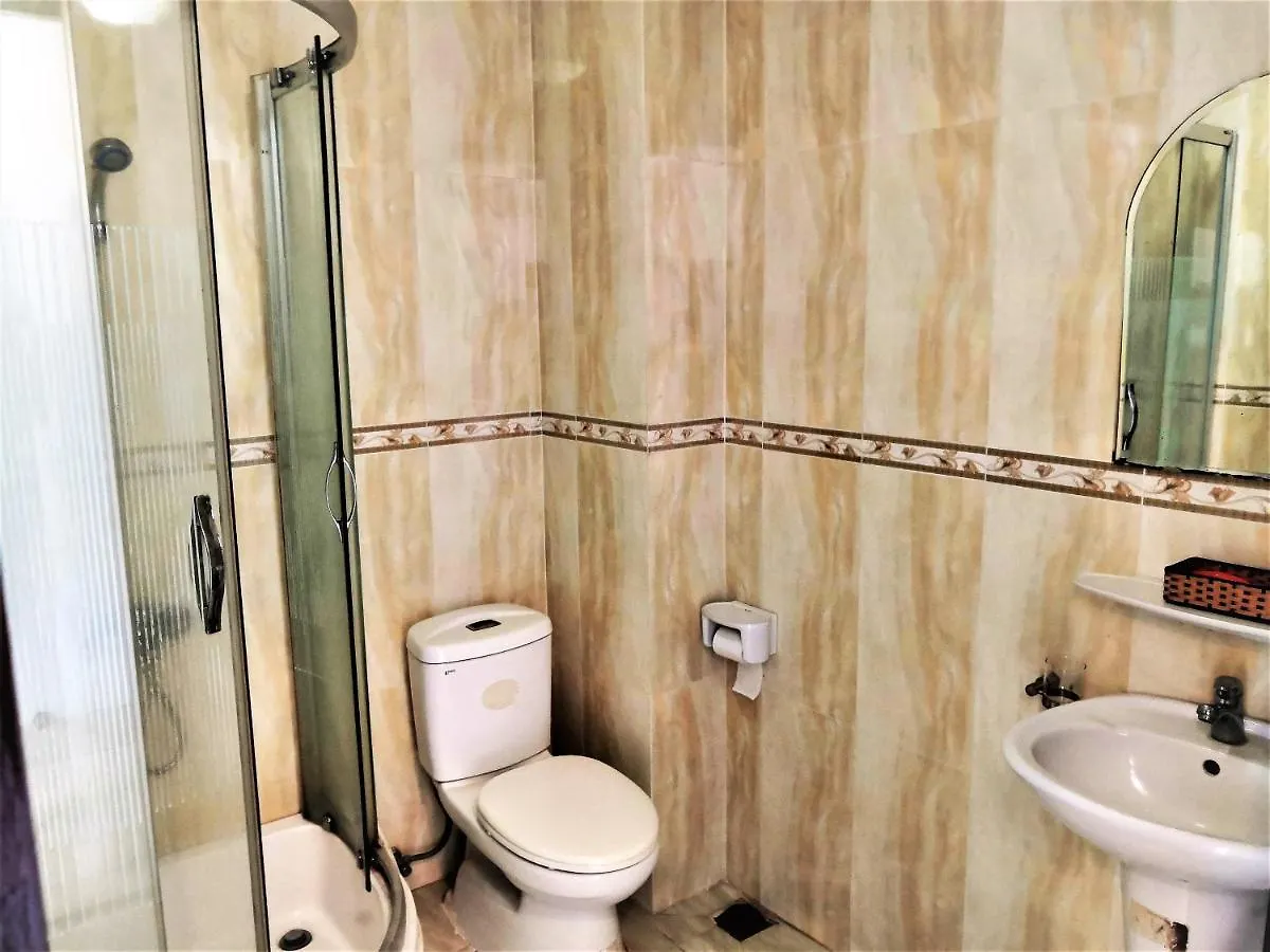 نها ترانج Quoc Te 2 Hotel 2*, نها ترانج فيتنام